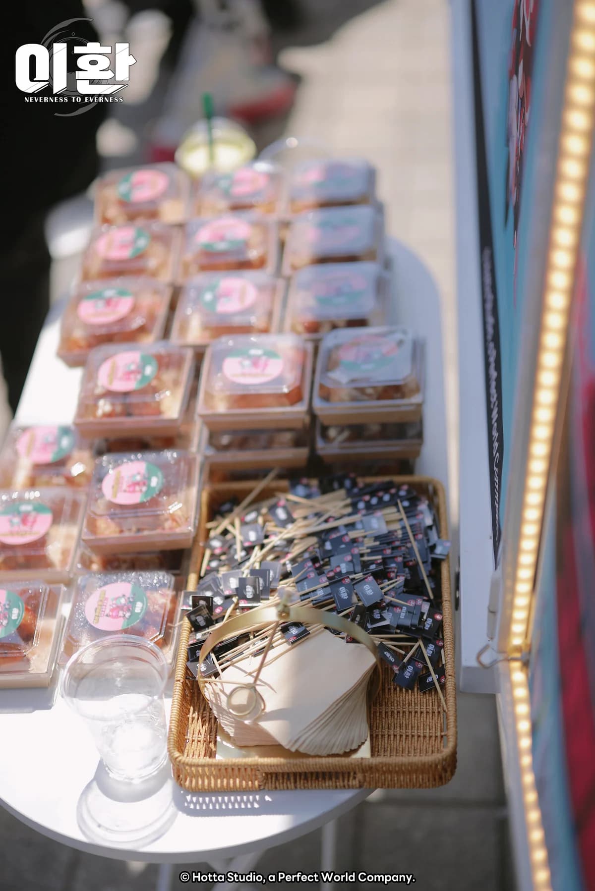 「이상 관리국」 홍대 쉼터 현장 사진 공개!